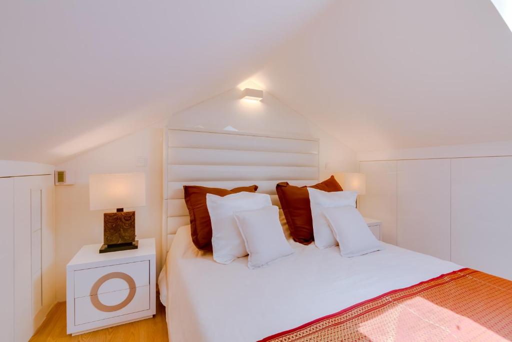 Postel nebo postele na pokoji v ubytování Gold Suites - Luxurious apartment - Sea view