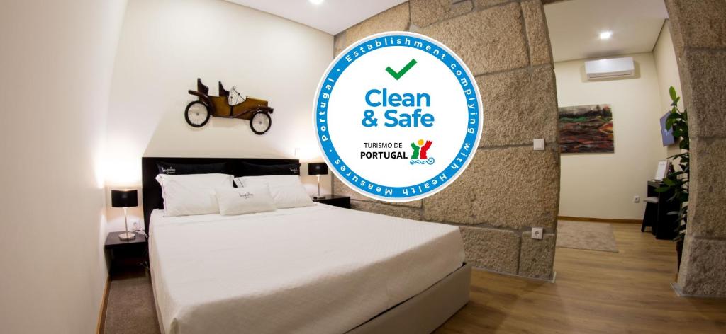 a sign for a clean and safe room with a bed at Bugalha My Loft Douro 8 in Peso da Régua