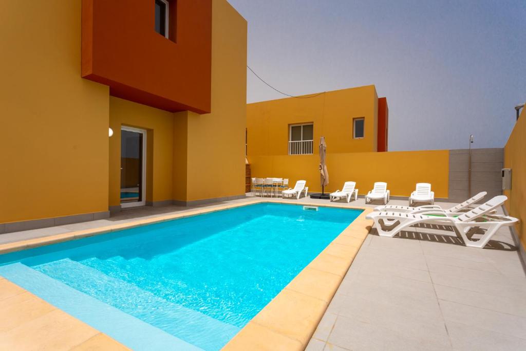 Mariposas Home Pool - Three-Bedroom Townhouse