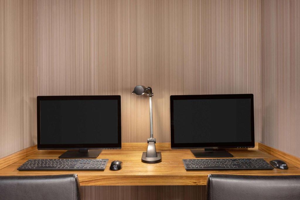 Ramada by Wyndham Lisbon - Resim 11