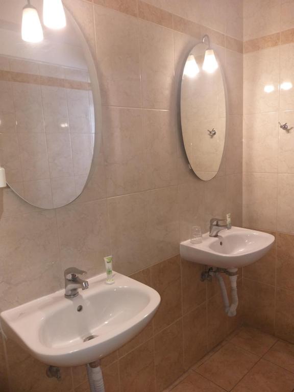 Apollo Hotel - Deluxe Quadruple Room