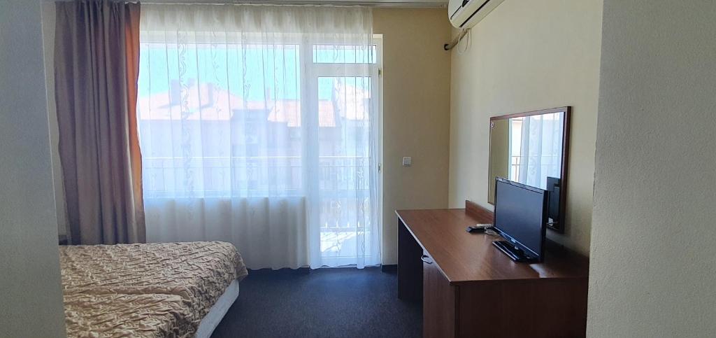 TV a/nebo společenská místnost v ubytování Sandor Hotel