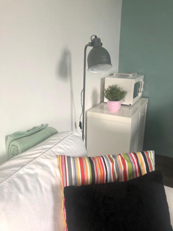 Postel nebo postele na pokoji v ubytování Le studio de la Villa Madeleine