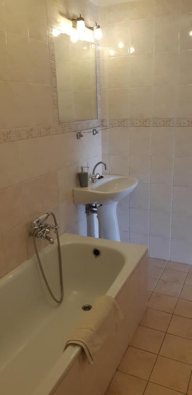 Koupelna v ubytování Jankó Apartman