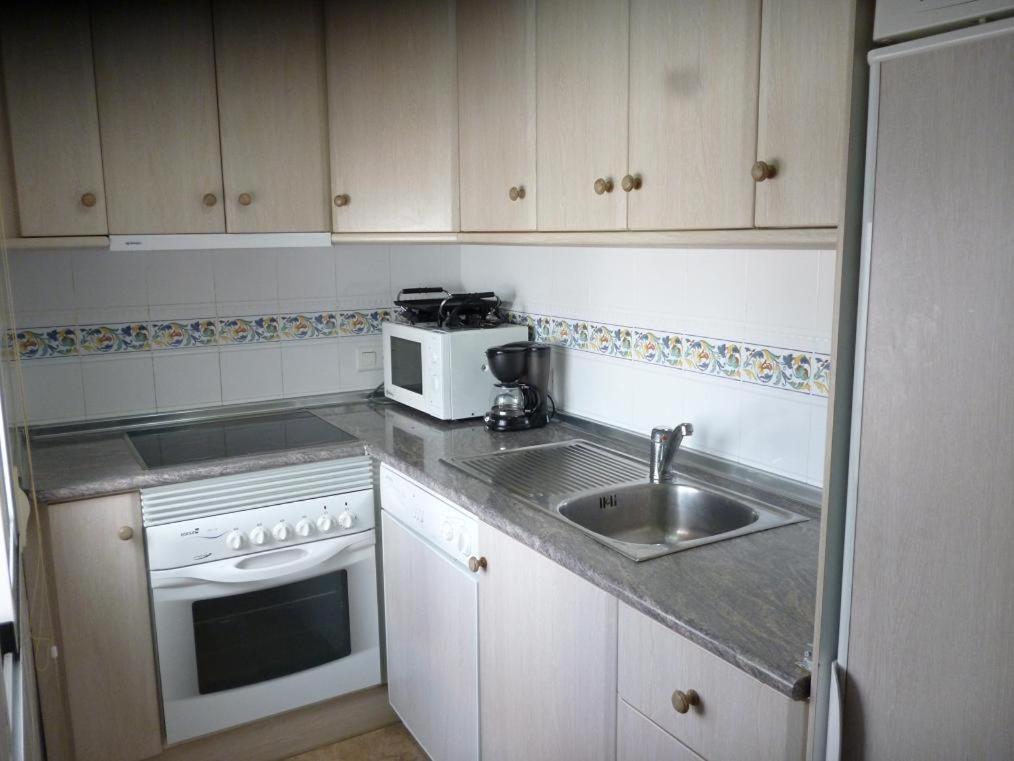 Kuchyň nebo kuchyňský kout v ubytování Bahía de Vera Apartamento Mamen