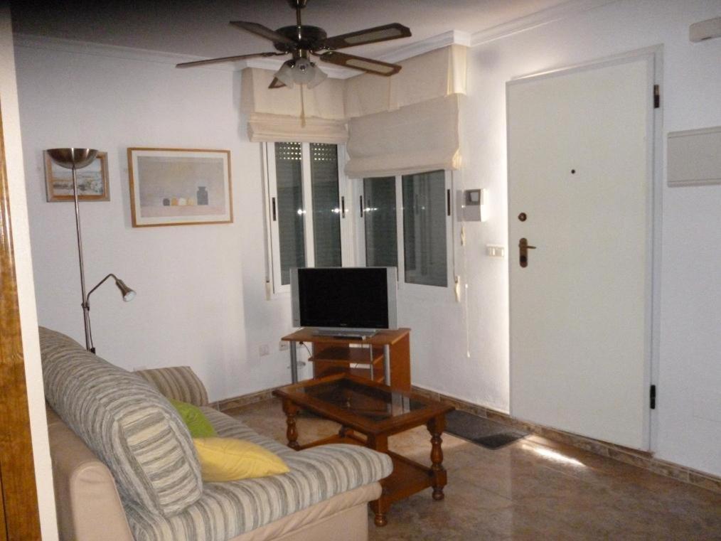 TV a/nebo společenská místnost v ubytování Bahía de Vera Apartamento Mamen
