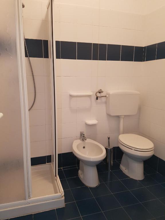 Koupelna v ubytování Albergo Lungomare