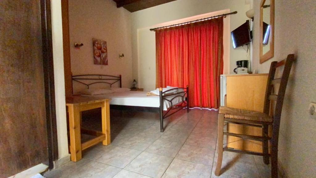 Postel nebo postele na pokoji v ubytování Apanemia Rooms
