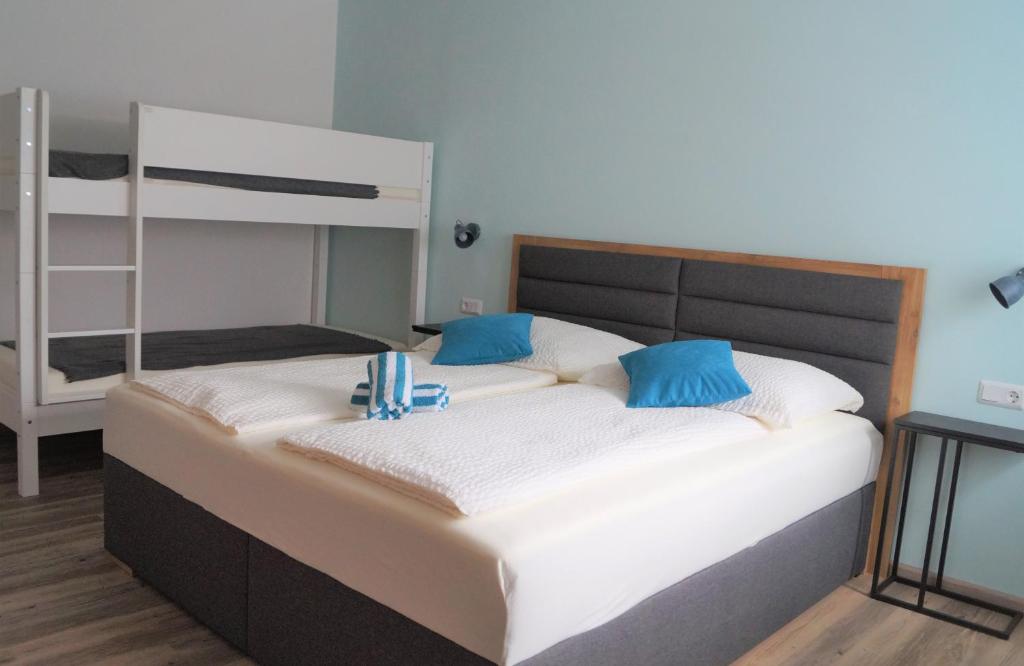 Postel nebo postele na pokoji v ubytování Gästehaus Gisch Sandra