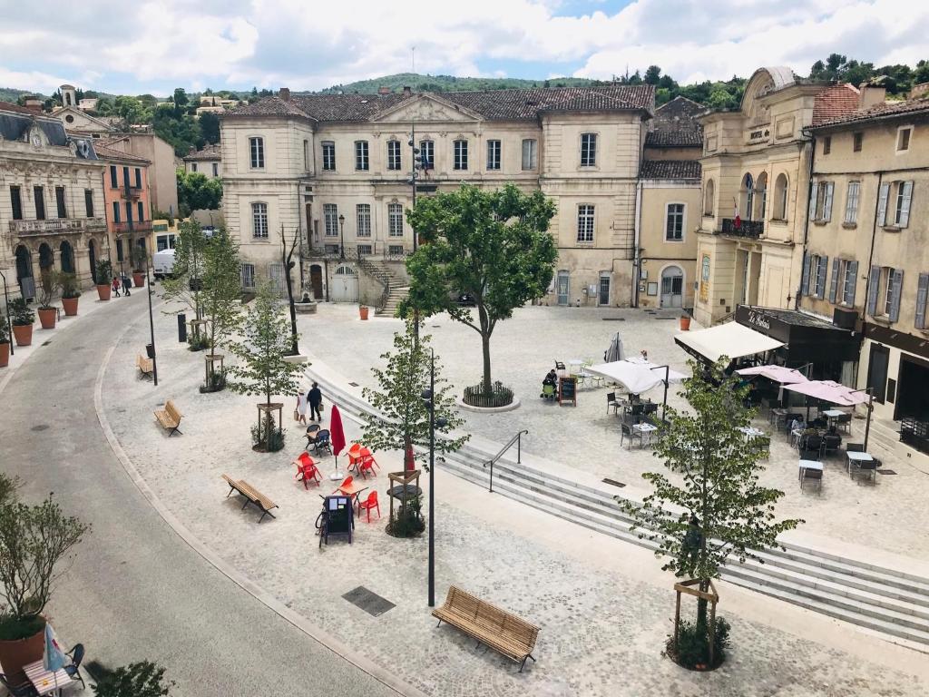 a street in a city with benches and buildings at Appartement en plein centre ville in Apt