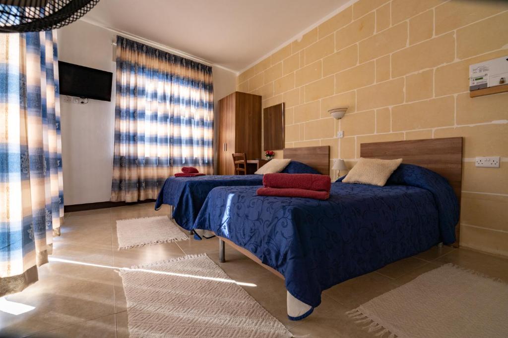 Postel nebo postele na pokoji v ubytování Sunset Seaview Apartments