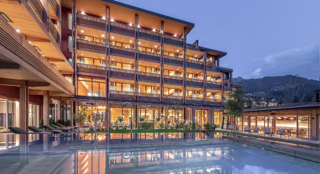 Bazén v ubytování MalisGarten Green Spa Hotel nebo v jeho okolí