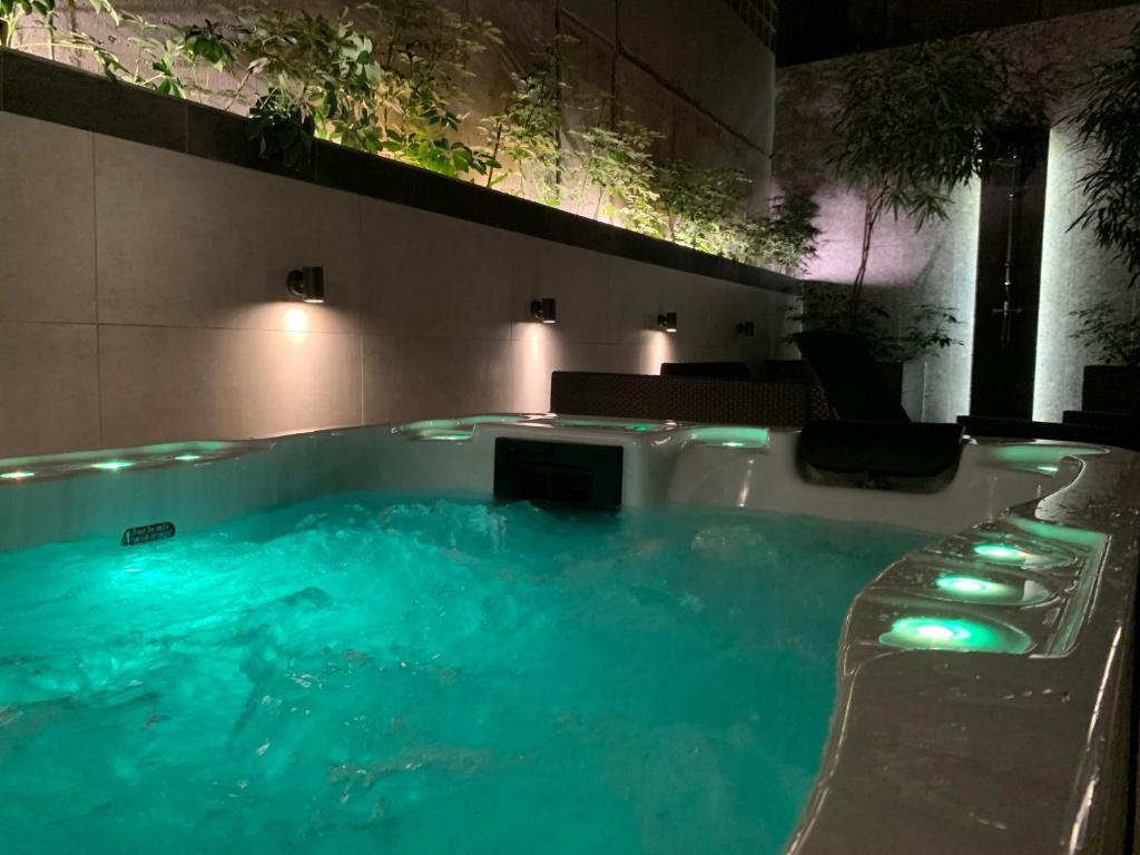 Bazén v ubytování 47 Luxury Suites nebo v jeho okolí