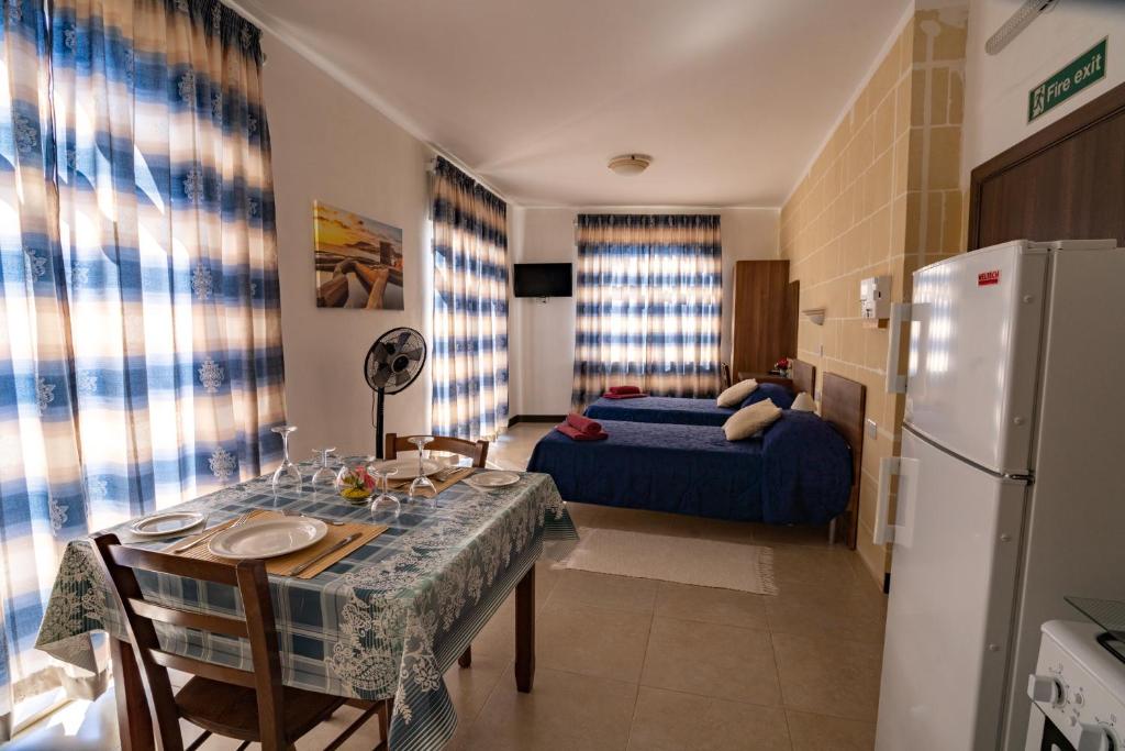 Kuchyň nebo kuchyňský kout v ubytování Sunset Seaview Apartments