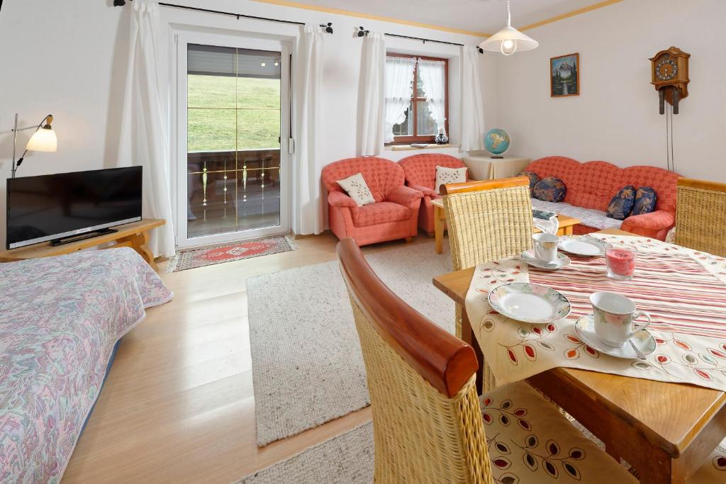 Posezení v ubytování Gästehaus Koyerbauer Boardinghouse