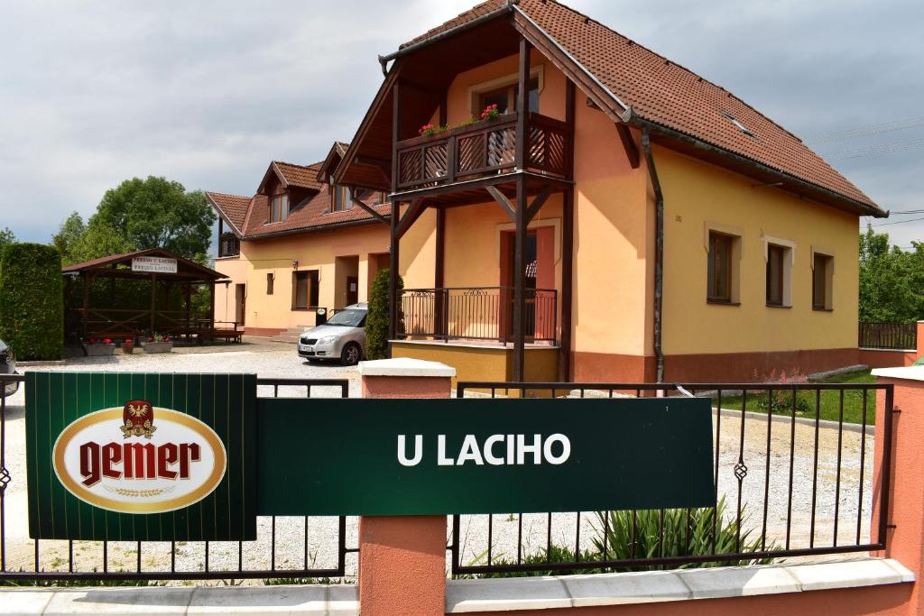 Budova, v ktorej sa penzión nachádza