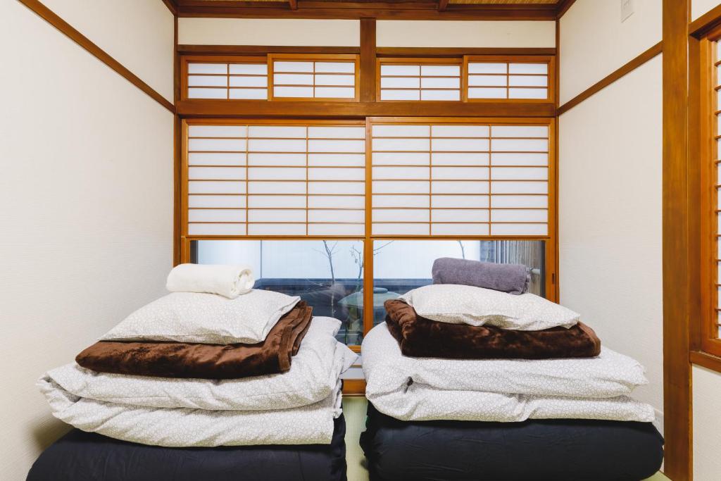 Ein Bett oder Betten in einem Zimmer der Unterkunft Couch Potato Hostel