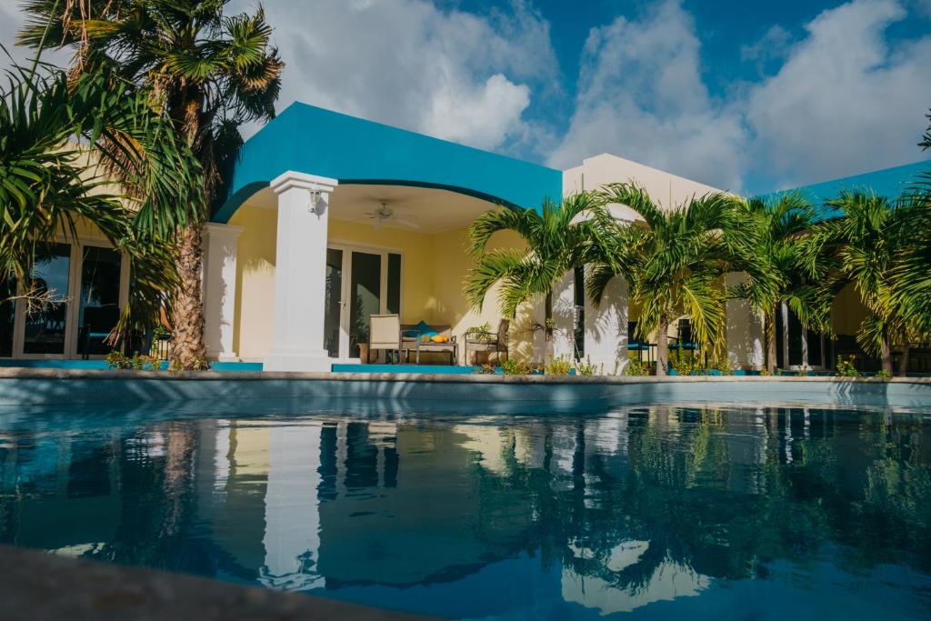 Bazén v ubytování Aqua Viva Suites nebo v jeho okolí