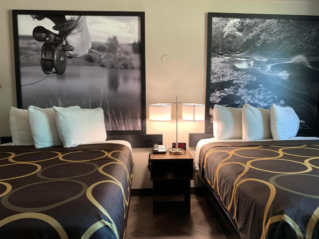 Super 8 by Wyndham Greeley - Queen Room With Two Queen Beds - Non-Smoking