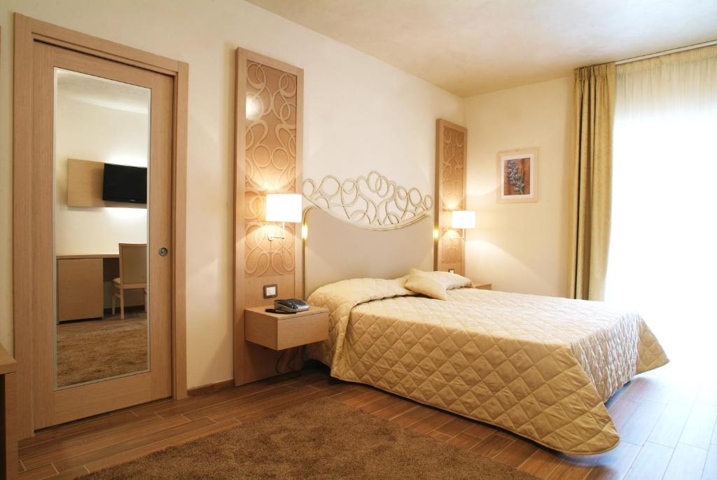 Postel nebo postele na pokoji v ubytování Hotel Duchessa Della Sila