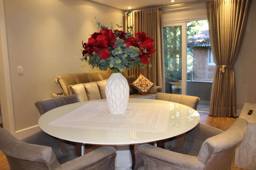 LOFT GRAMADO 206: SUÍTE + DEMI-SUÍTE JUNTO À RUA COBERTA!  LOFT GRAMADO 206: SUÍTE + DEMI-SUÍTE JUNTO À RUA COBERTA!