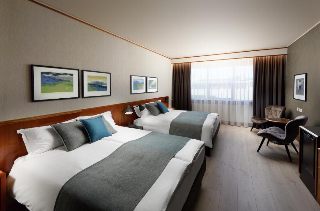 Postel nebo postele na pokoji v ubytování Hotel Ísland – Spa & Wellness Hotel