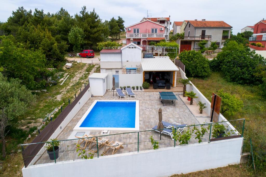 Bazén v ubytování Apartments Markunović nebo v jeho okolí