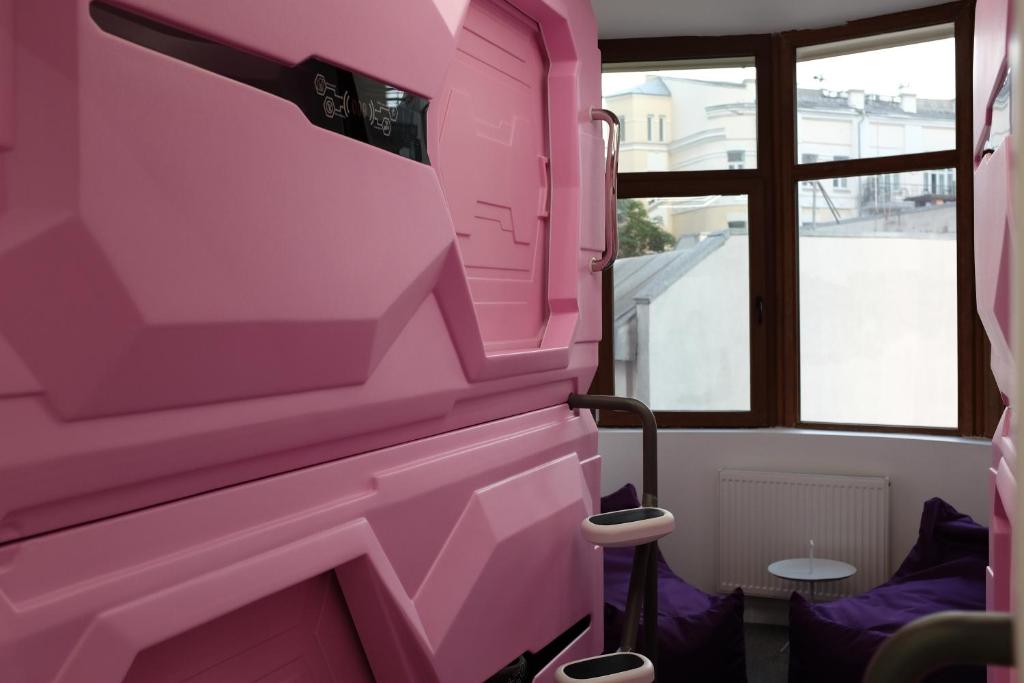 Posezení v ubytování AV-1 Capsule Hotel