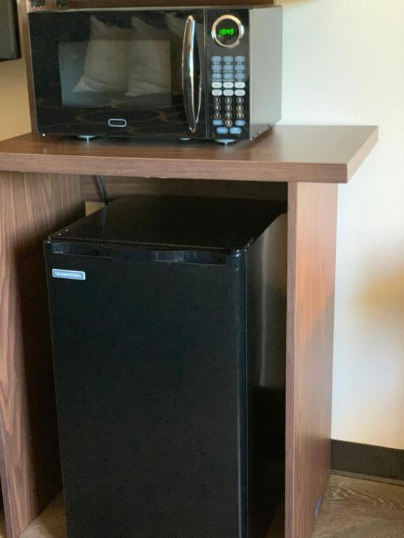 Super 8 by Wyndham Greeley - King Room - Disability Access/Non-Smoking