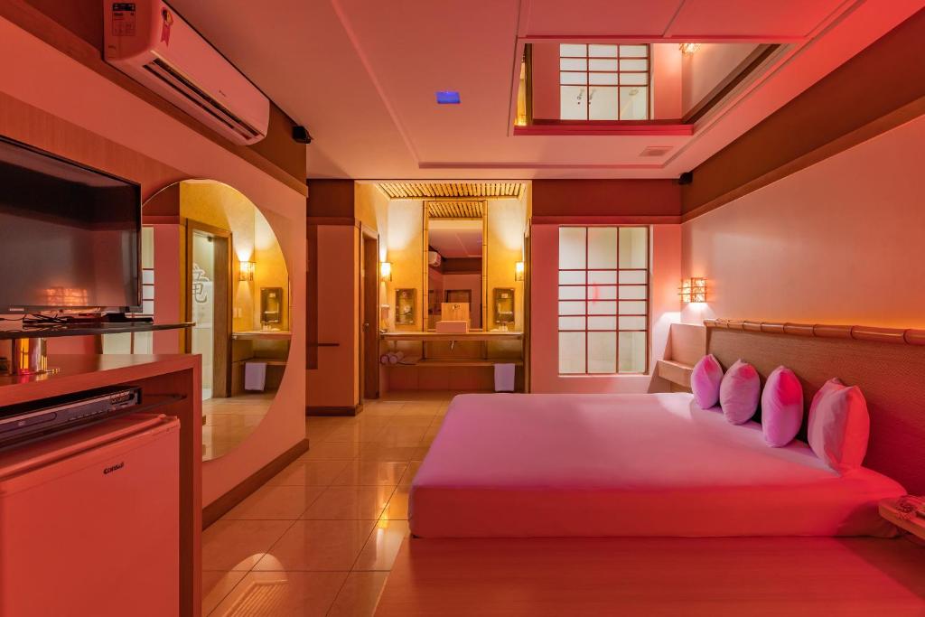  Dragon Motel (Adult Only)