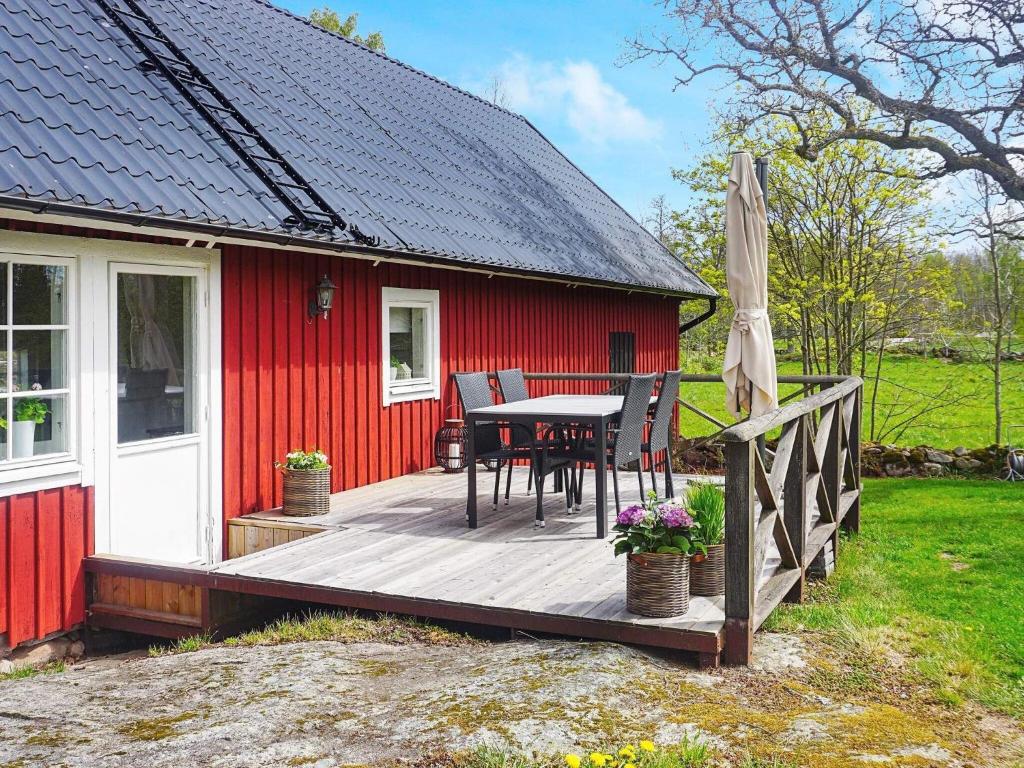 Aed väljaspool majutusasutust Rustic Retreat in Smaland-By Traum