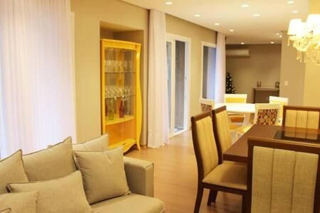 ALTOS 501 A - COBERTURA 5 DORMITÓRIOS JUNTO À ALDEIA DO PAPAI NOEL!  ALTOS 501 A - COBERTURA 5 DORMITÓRIOS JUNTO À ALDEIA DO PAPAI NOEL!