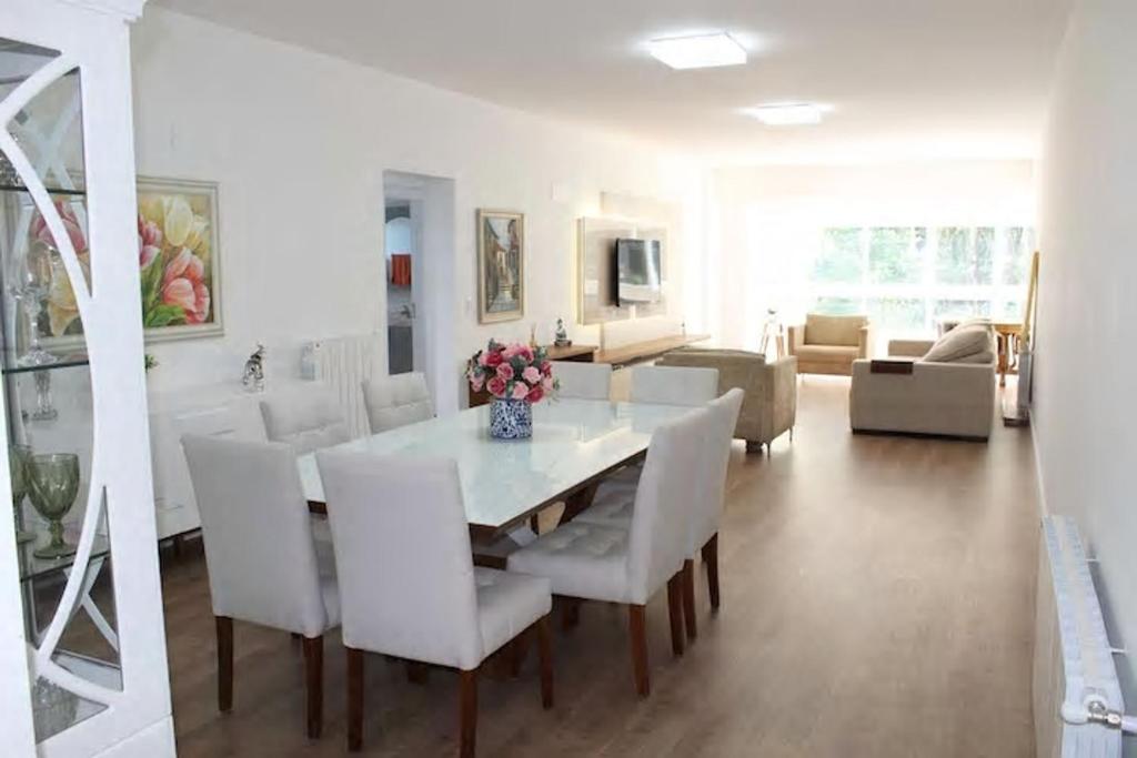 ALTOS 201A - 3 DORM. JUNTO À ALDEIA DO PAPAI NOEL!  ALTOS 201A - 3 DORM. JUNTO À ALDEIA DO PAPAI NOEL!