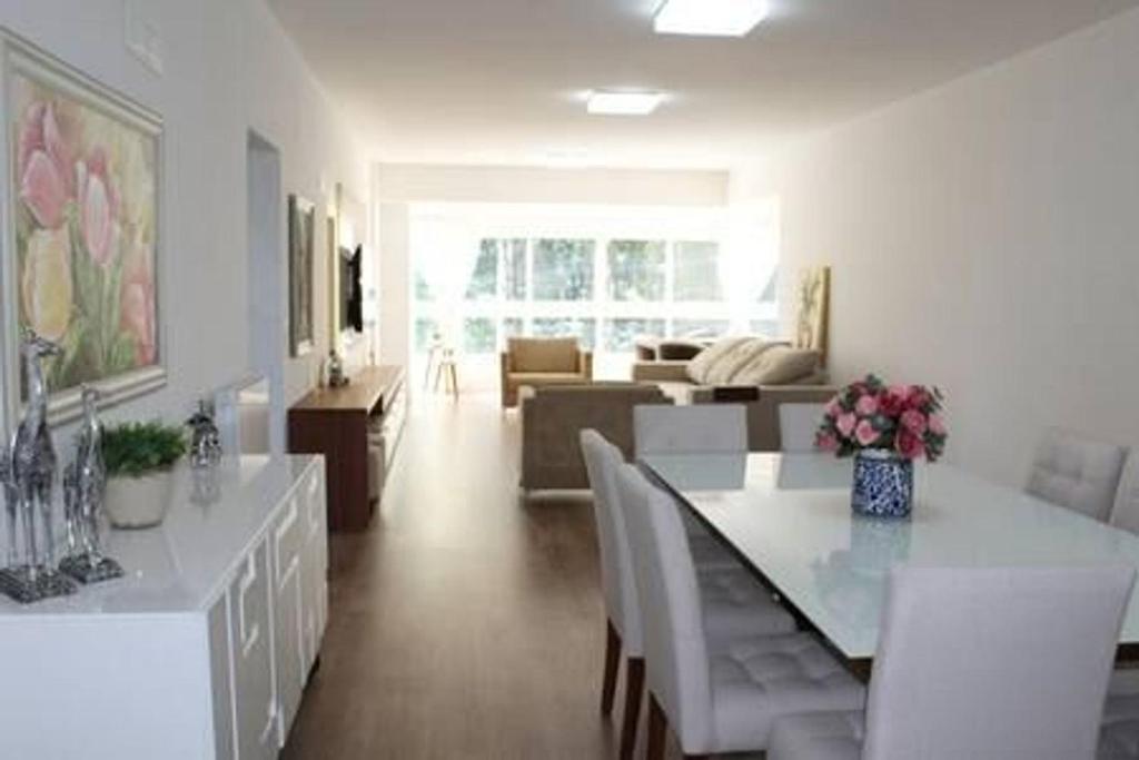 ALTOS 201A - 3 DORM. JUNTO À ALDEIA DO PAPAI NOEL!  ALTOS 201A - 3 DORM. JUNTO À ALDEIA DO PAPAI NOEL!