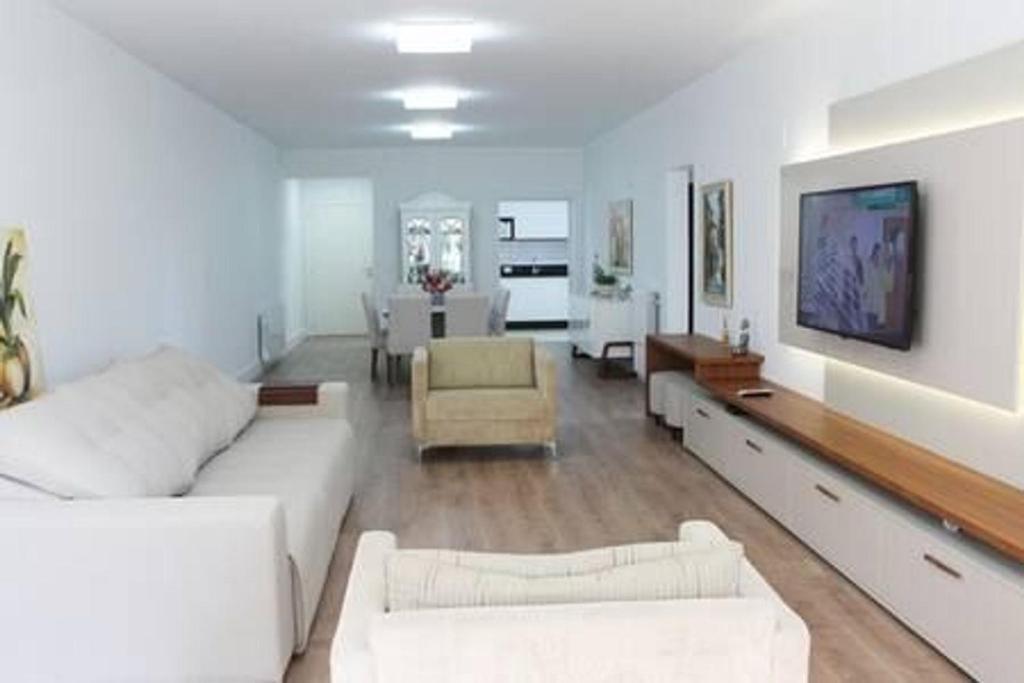 ALTOS 201A - 3 DORM. JUNTO À ALDEIA DO PAPAI NOEL!  ALTOS 201A - 3 DORM. JUNTO À ALDEIA DO PAPAI NOEL!