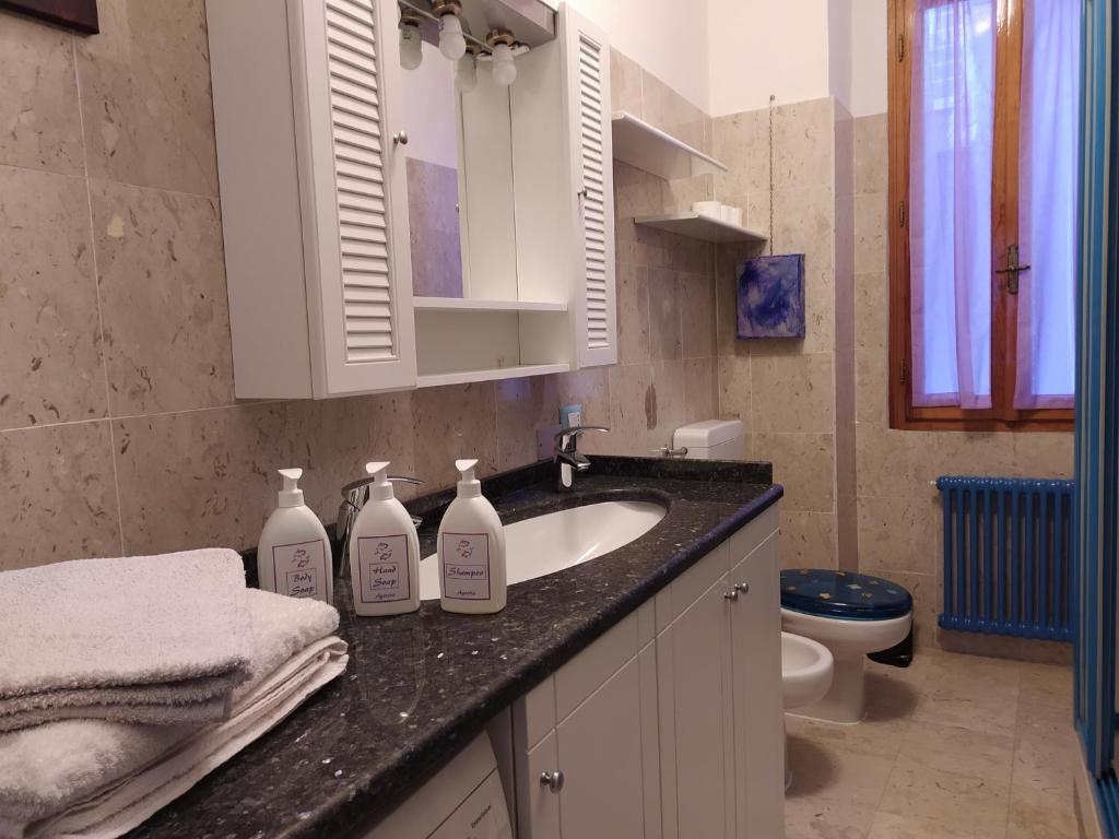 Koupelna v ubytování Agretta Sea View Apartment