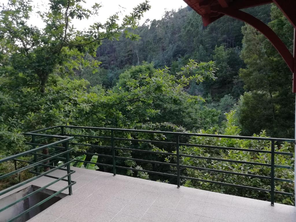 Balkón nebo terasa v ubytování Campismo Rural Vale dos Moinhos Gerês