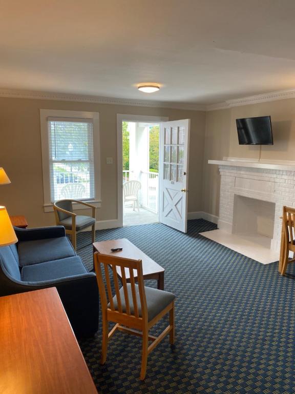 The Admiral Hotel/Motel photo