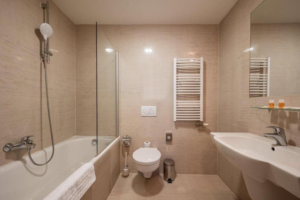 Ruby Blue - Resim 16