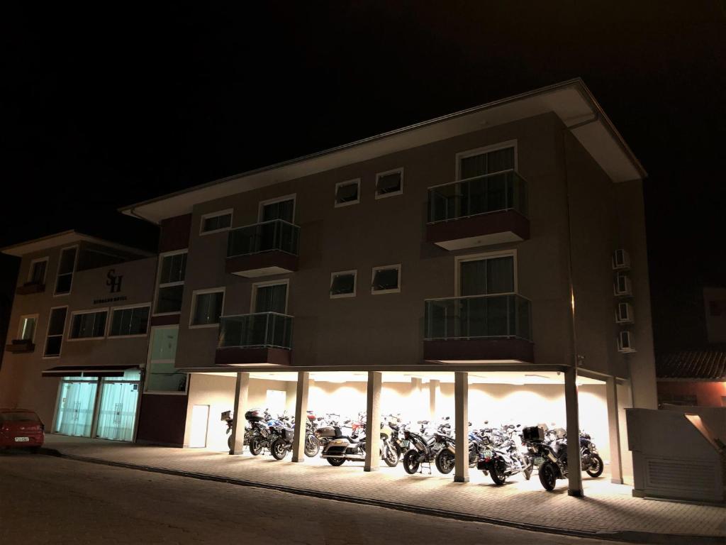  Serrano Hotel