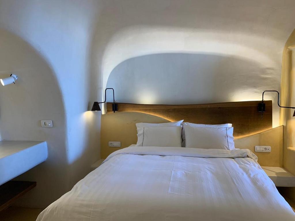 Postel nebo postele na pokoji v ubytování Chic Hotel Santorini