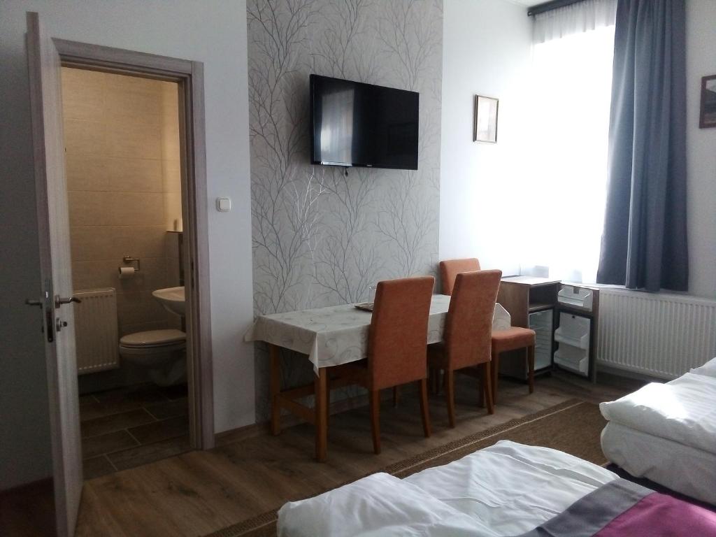 A bed or beds in a room at Hooper's Vendégház