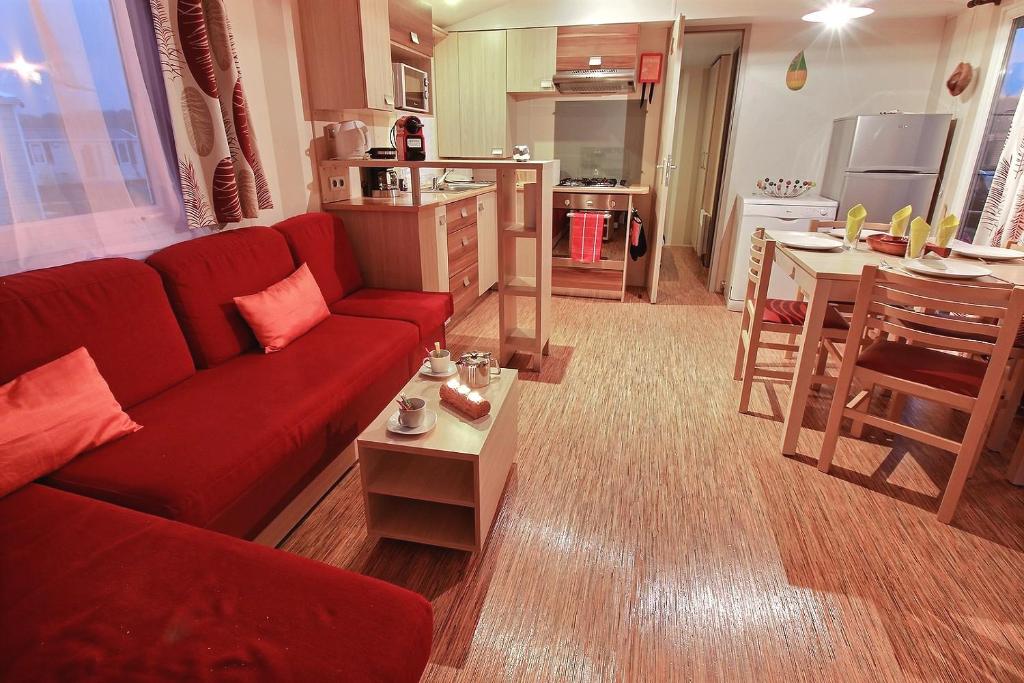 Kuchyň nebo kuchyňský kout v ubytování MOBILHOME Familial