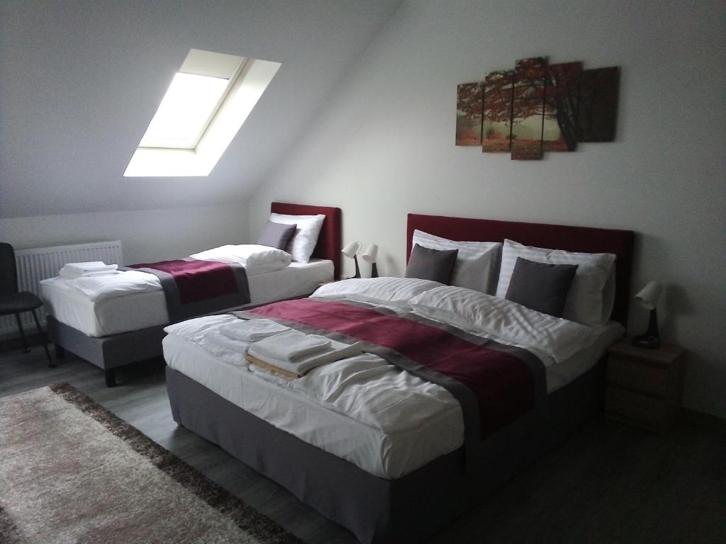 A bed or beds in a room at Hooper's Vendégház
