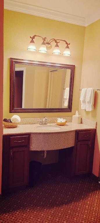 The Lodge at Flat Rock - King Suite