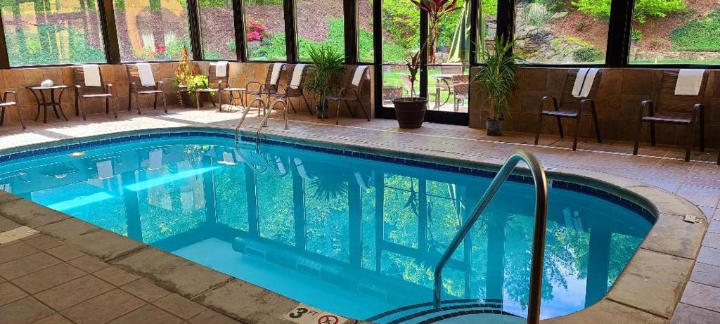 a large blue swimming pool with chairs and tables at The Lodge at Flat Rock in Upward