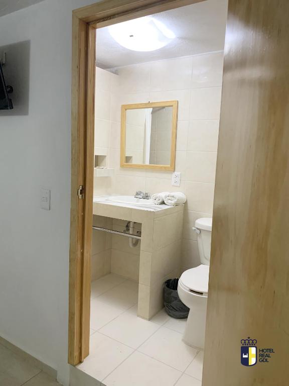 Koupelna v ubytování Hotel Real GDL