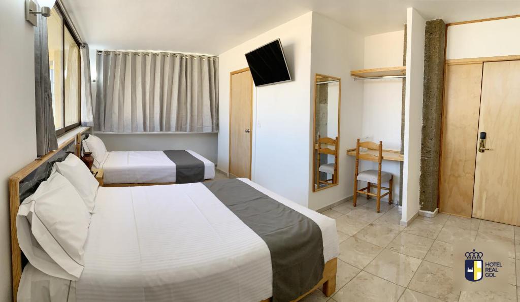 Postel nebo postele na pokoji v ubytování Hotel Real GDL