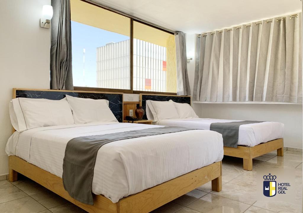 Postel nebo postele na pokoji v ubytování Hotel Real GDL