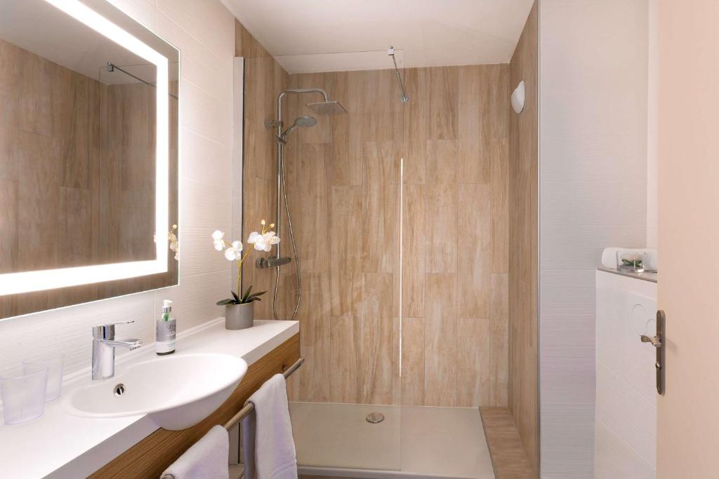 Best Western Les Bains Hotel et SPA - Habitación Prestige - Cama King